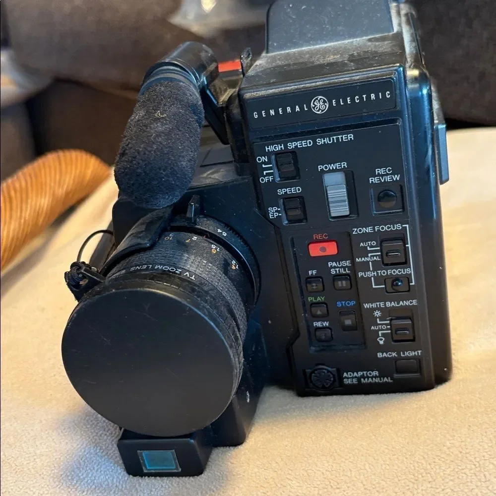 General Electric VHS HQ 9-9712 compact video recording system plus bag